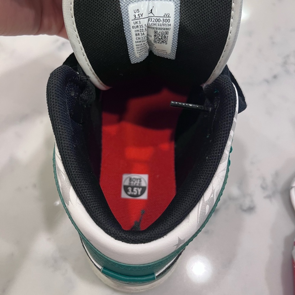 Nike Air Jordan 1 Mid SE Pine Green and Black NWT - Picture 12 of 12